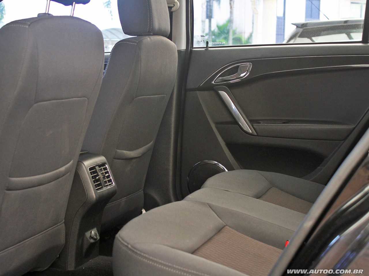 JAC�J5 2016 - bancos traseiros