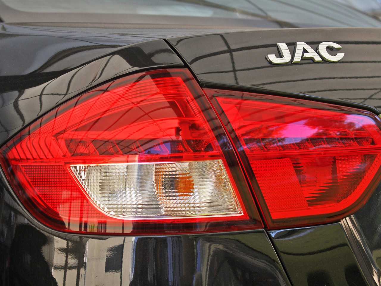JAC�J5 2016 - lanternas