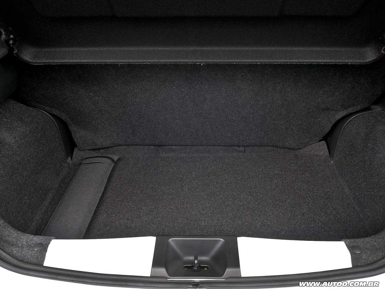 Nissan�March 2017 - porta-malas