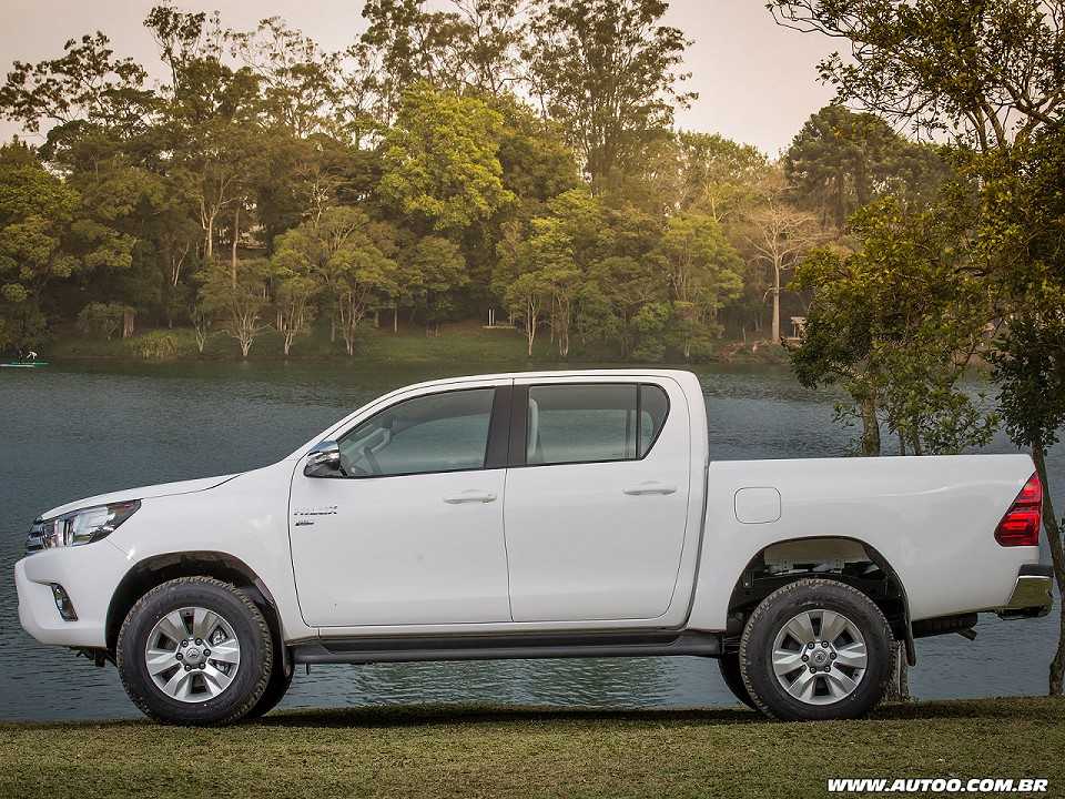 ToyotaHilux 2017 - lateral