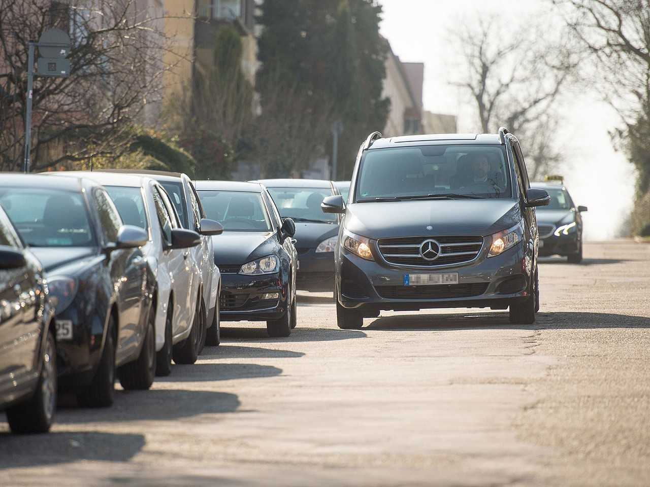 Sistema da Mercedes-Benz e Bosch monitora as vagas disponveis nas ruas