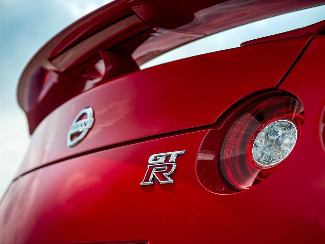 Nissan GT-R 2017 - outros