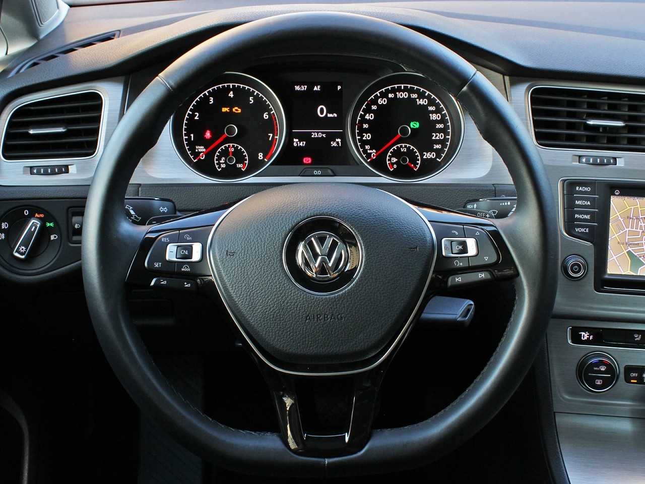 VolkswagenGolf 2017 - volante