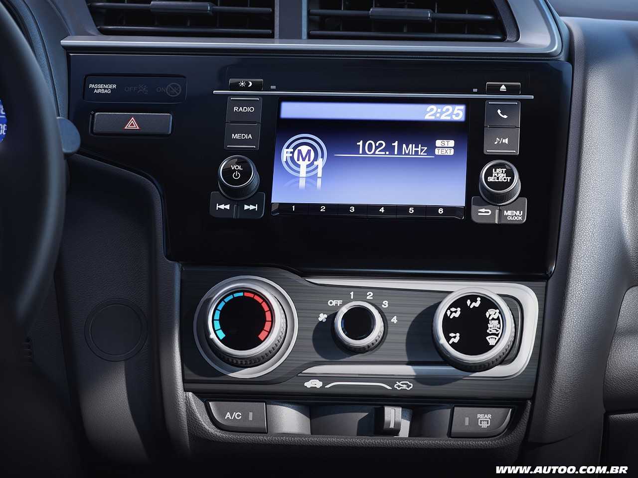 Honda�Fit - Foto 27 de 58 - 1600 x 1200 pixels2018 - console central