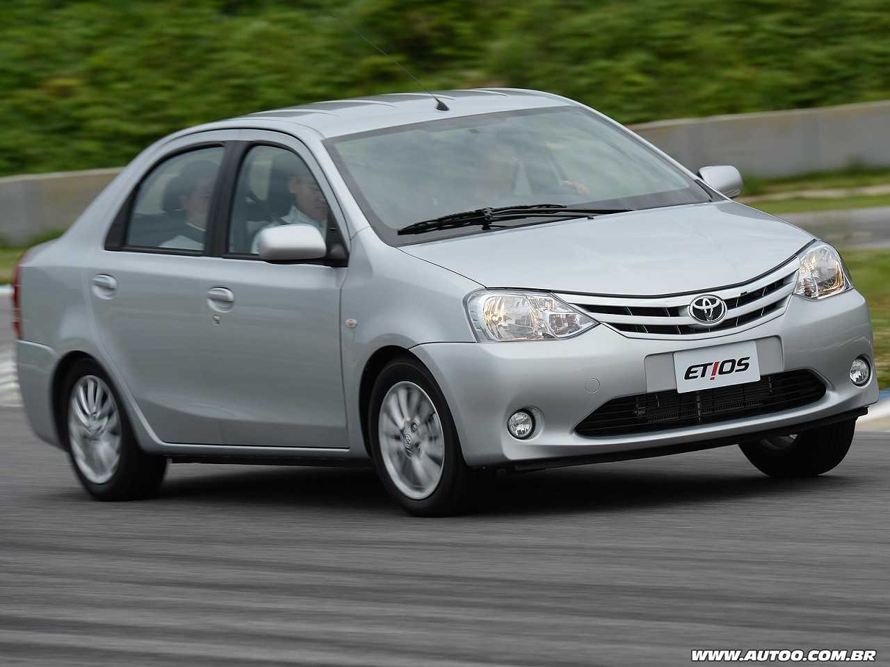Toyota�Etios Sed� 2013 - �ngulo frontal