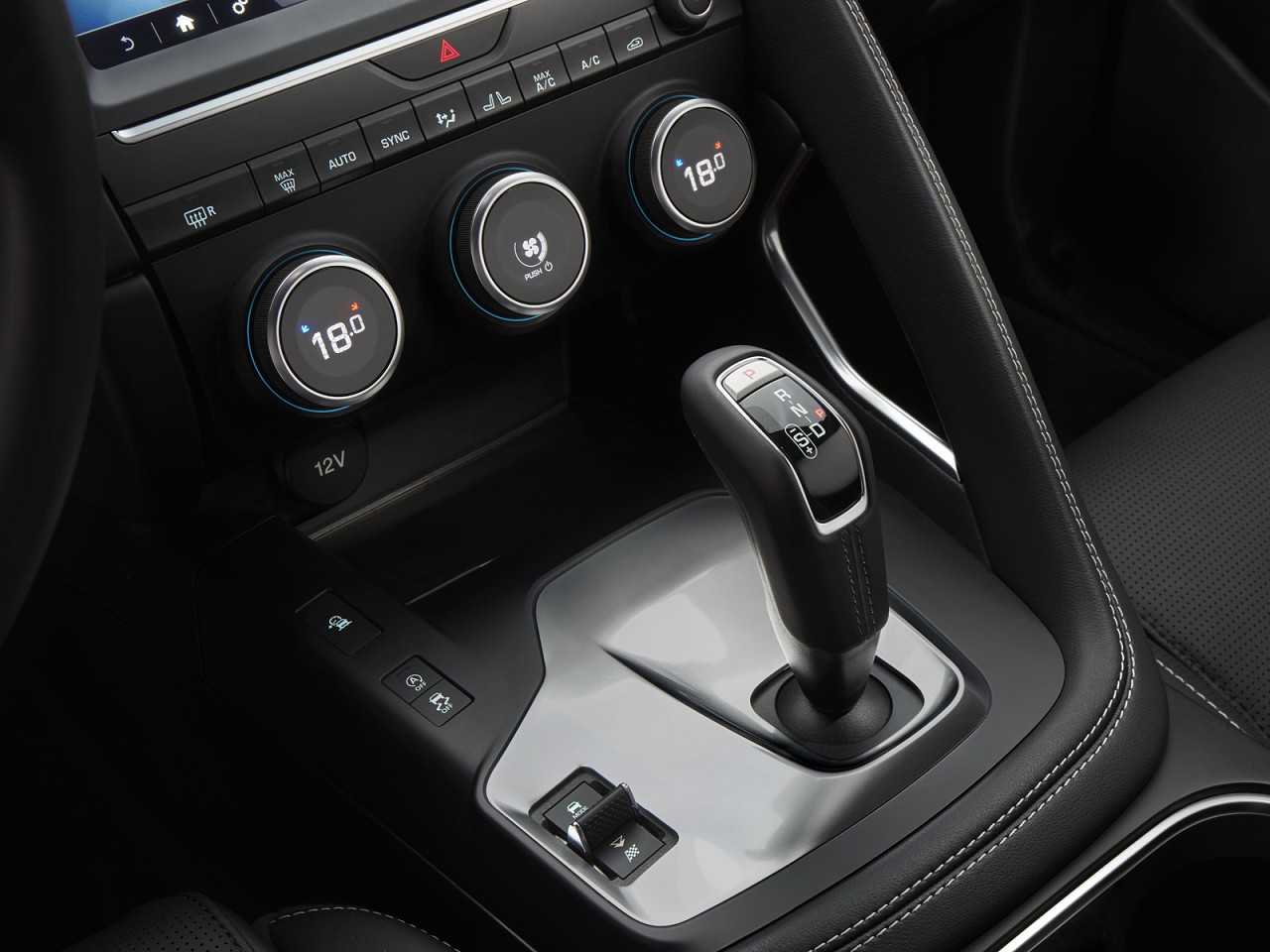 Jaguar�E-Pace - Foto 13 de 19 - 1600 x 1200 pixels2018 - c�mbio
