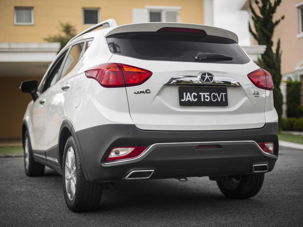 JAC�T50 2017 - �ngulo traseiro