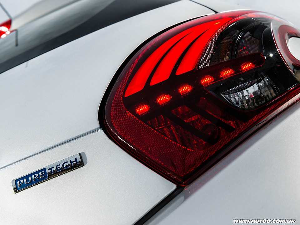 Peugeot�208 2017 - lanternas