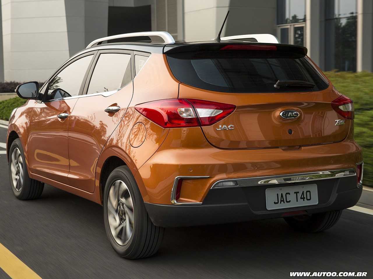 JAC�T40 2018 - �ngulo traseiro