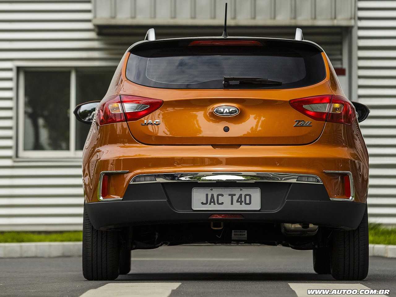 JAC�T40 2018 - traseira