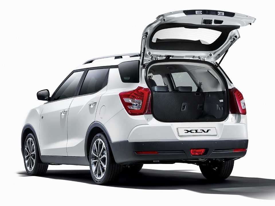 SsangYong�XLV 2018 - �ngulo traseiro