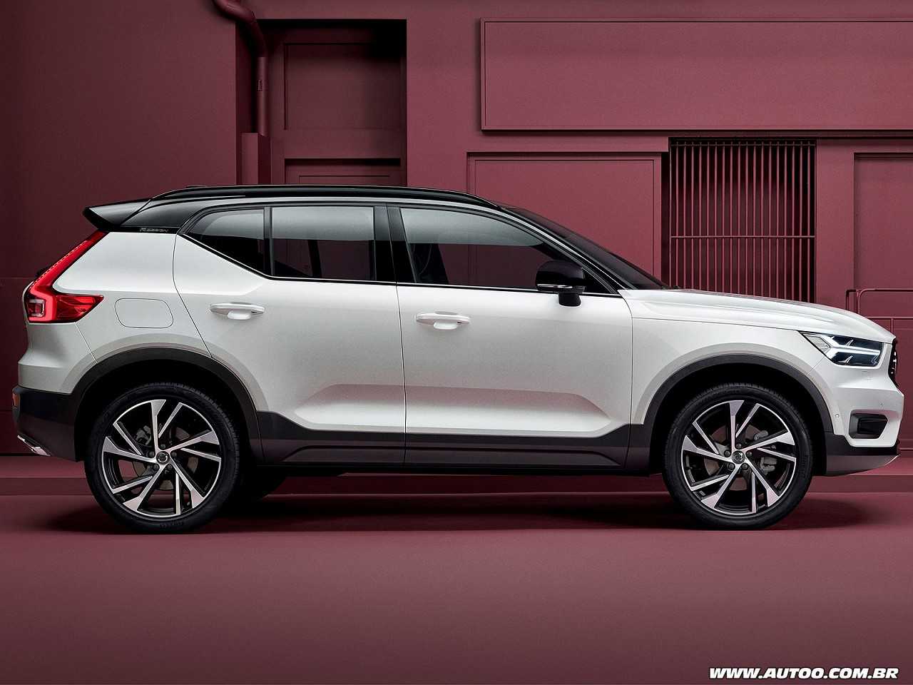 VolvoXC40 2018 - lateral