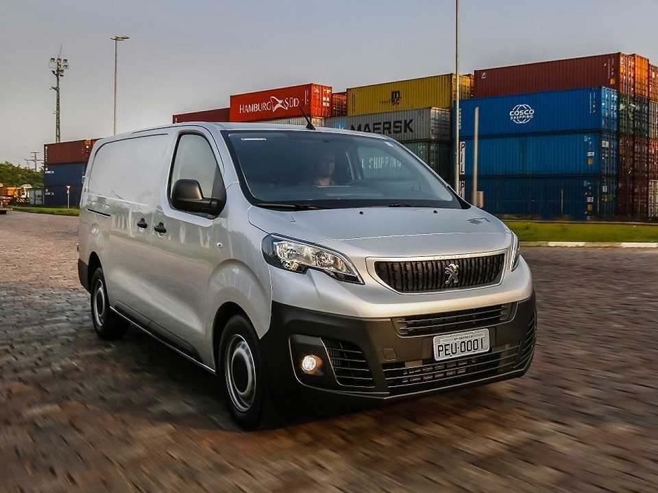 PeugeotExpert 2018 - ngulo frontal
