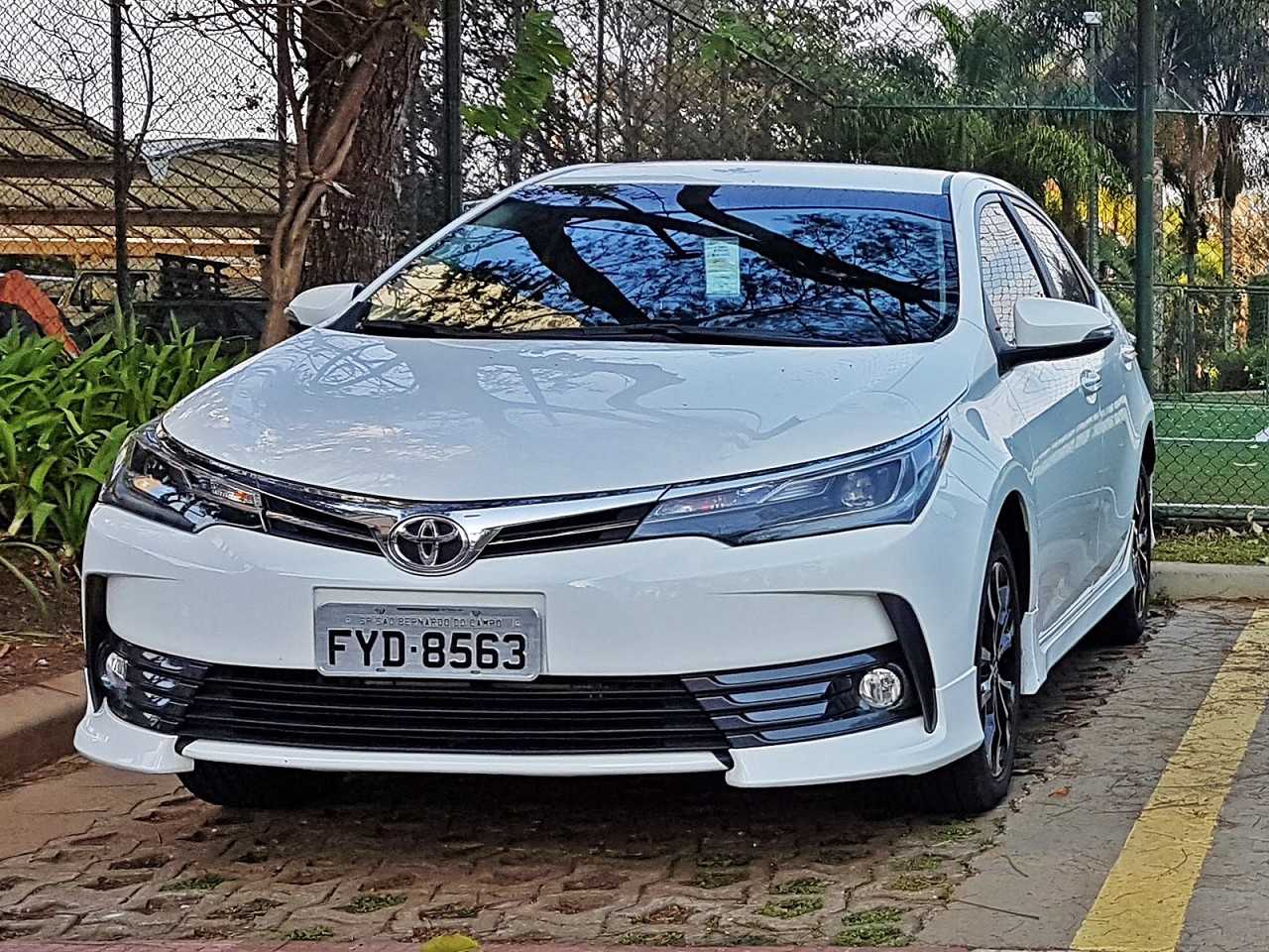 Toyota Corolla 2019 - ângulo frontal