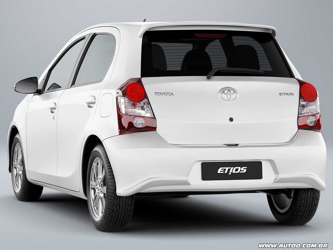 Toyota Etios 2019 - ângulo traseiro