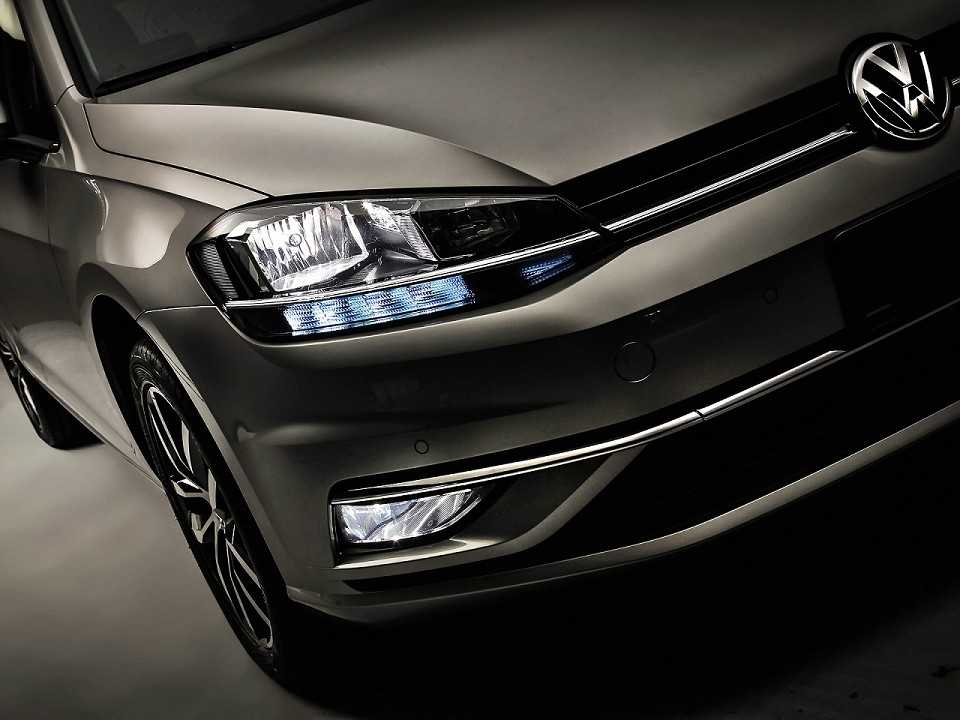 Volkswagen�Golf 2018 - far�is