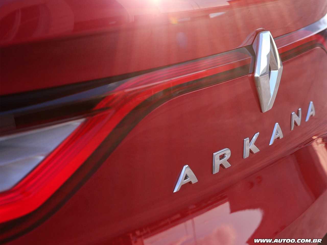 Detalhe do Renault Arkana, SUV mdio que a marca francesa prepara para mercados emergentes