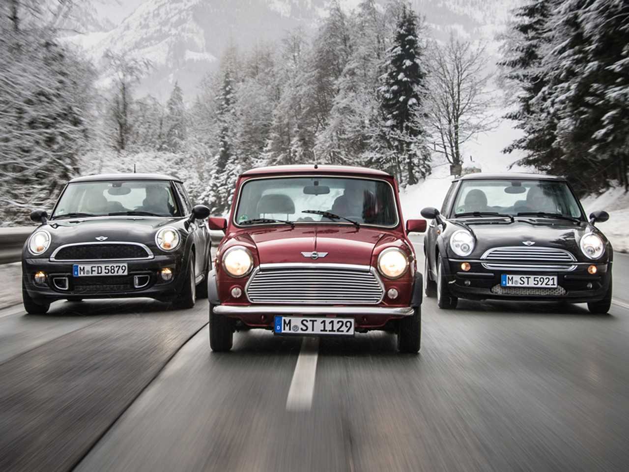 Old vs new. Mini Cooper old vs New. Mini Cooper old. Mini Cooper old and New. Популярные машины в Швейцарии мини Купер.