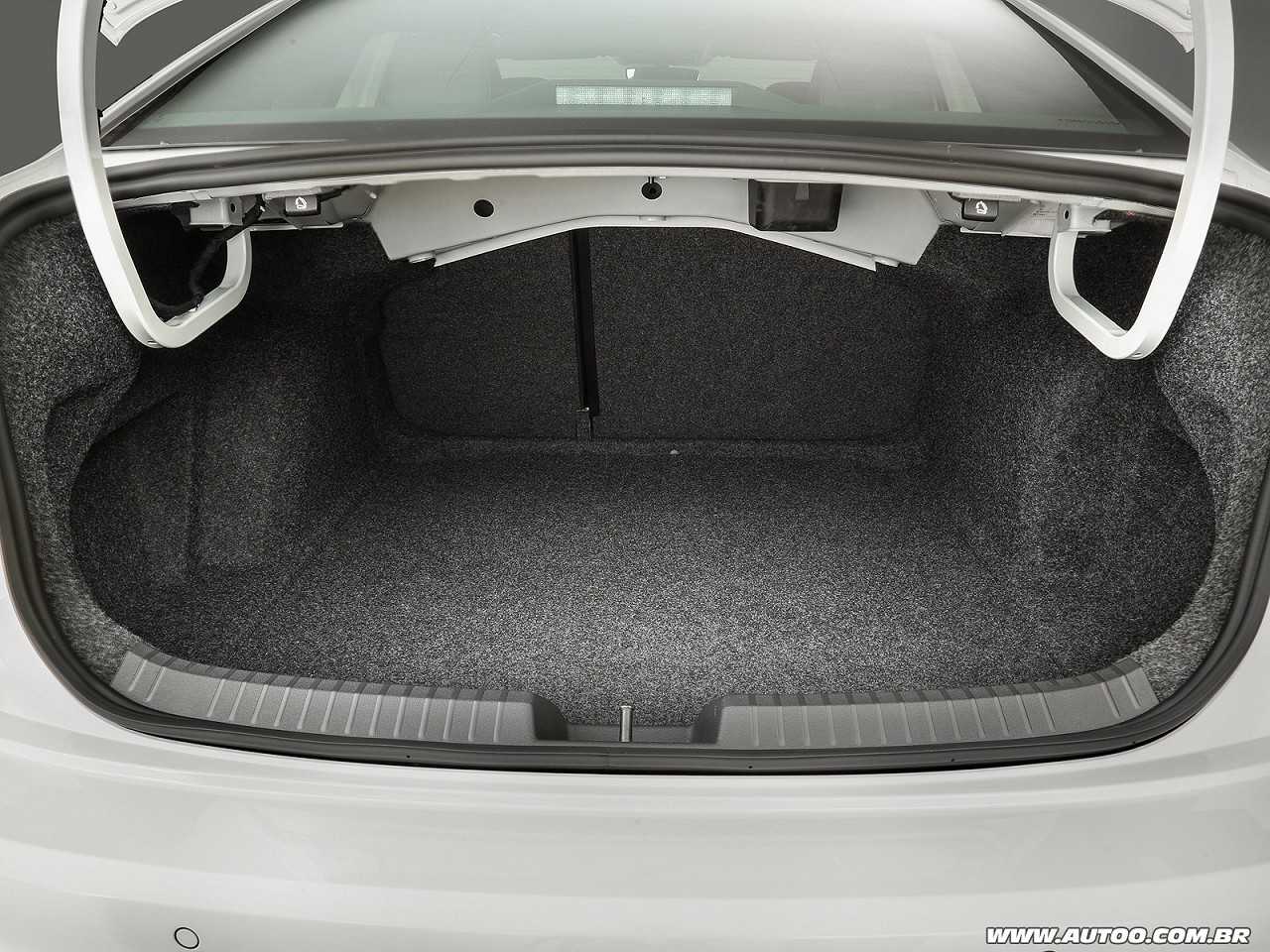 Volkswagen Jetta 2019 - porta-malas