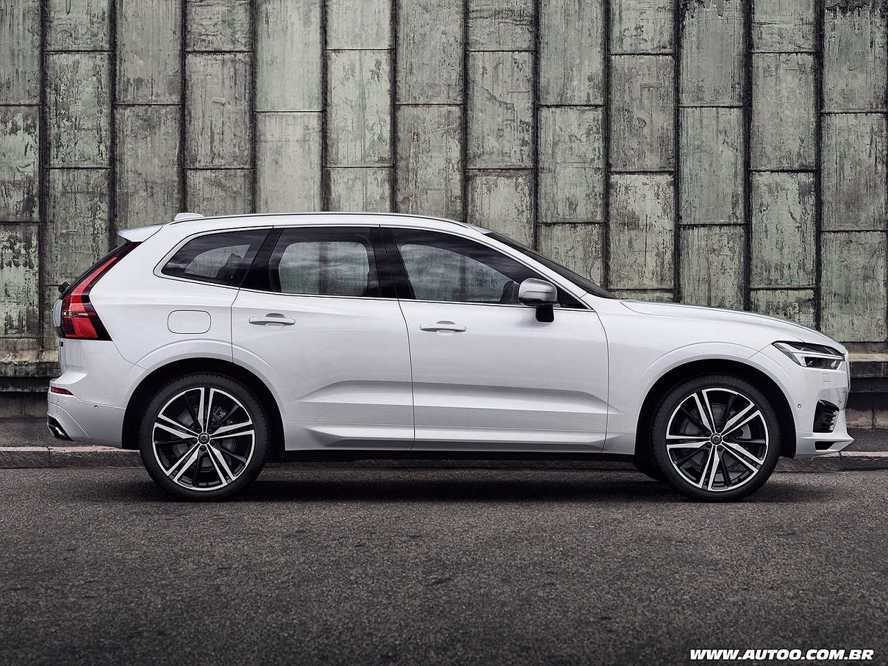 Volvo XC60 2019 - lateral