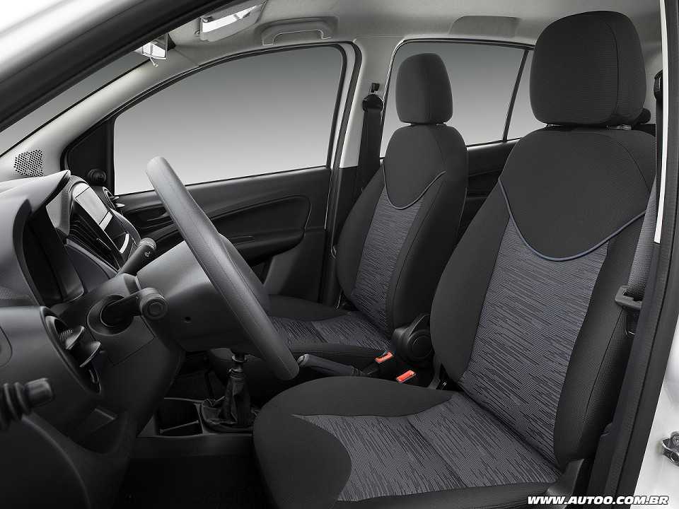 Fiat�Uno 2019 - bancos dianteiros