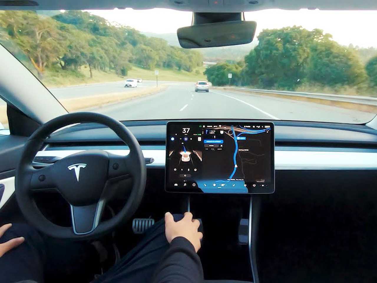 Tesla em modo autnomo