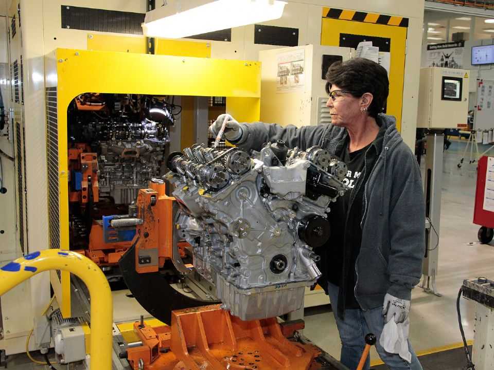 Linha de produção do atual 3.6 V6 Pentastar Linha de produção do atual 3.6 V6 Pentastar