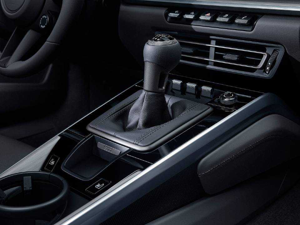 Detalhe do câmbio manual oferecido para a nova geração do Porsche 911 Detalhe do câmbio manual oferecido para a nova geração do Porsche 911