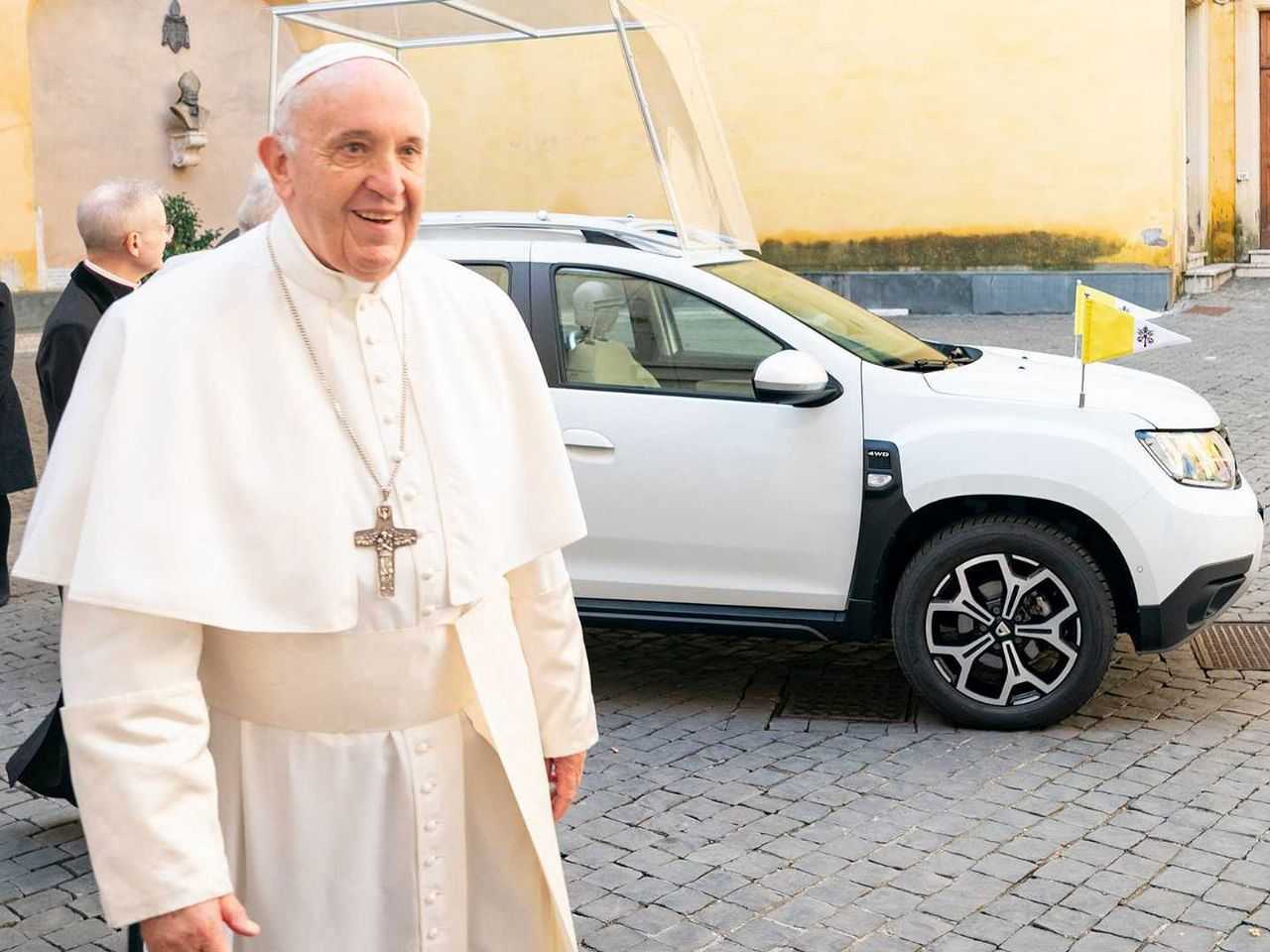 Papa Francisco utilizar um Dacia Duster como carro oficial
