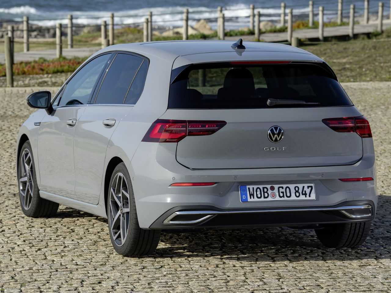 VolkswagenGolf 2021 - ngulo traseiro