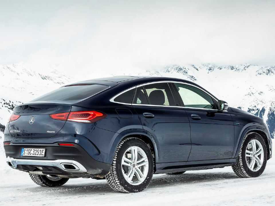 Acima o novo Mercedes-Benz GLE Coupé Acima o novo Mercedes-Benz GLE Coupé