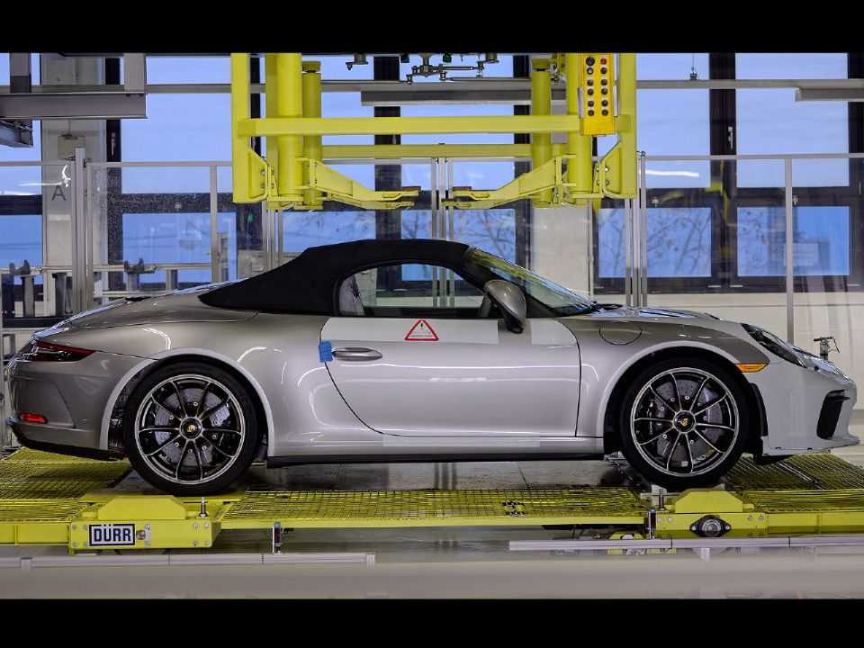 Última unidade do Porsche 911 da geração 991 contava com a configuração Speedster Última unidade do Porsche 911 da geração 991 contava com a configuração Speedster