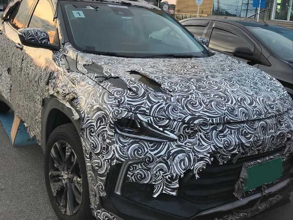 Flagra da nova geração do Chevrolet Tracker antes do lançamento