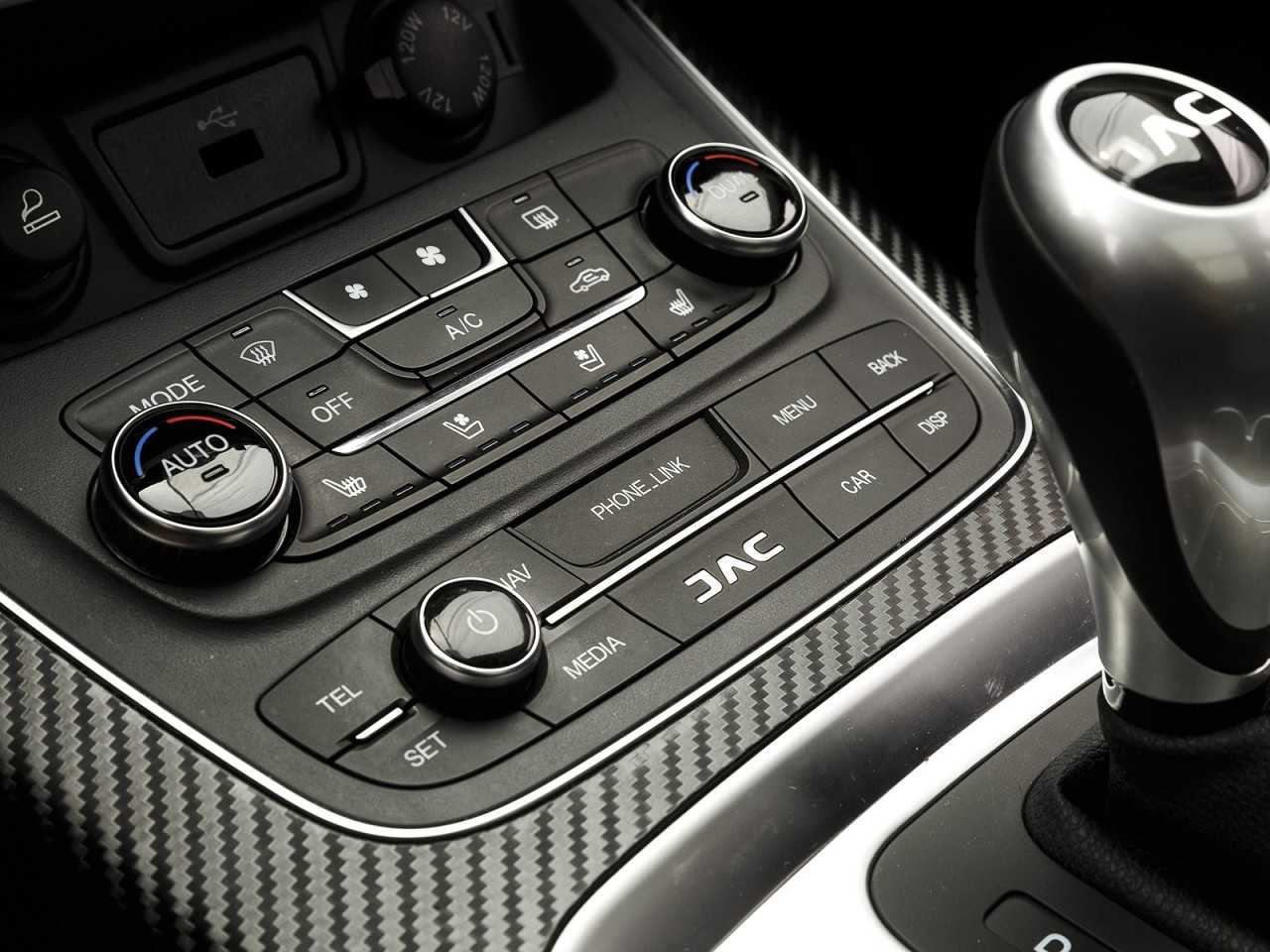 JAC�T80 2019 - console central