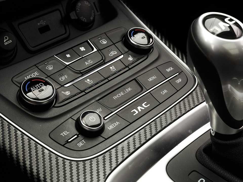 JAC�T80 2019 - console central