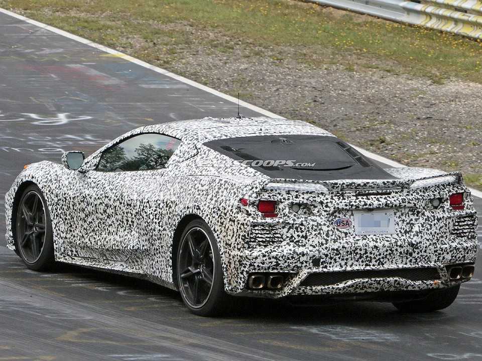 Vidro traseiro não suporta a torção da carroceria e está quebrando no novo Corvette 2020 Vidro traseiro não suporta a torção da carroceria e está quebrando no novo Corvette 2020