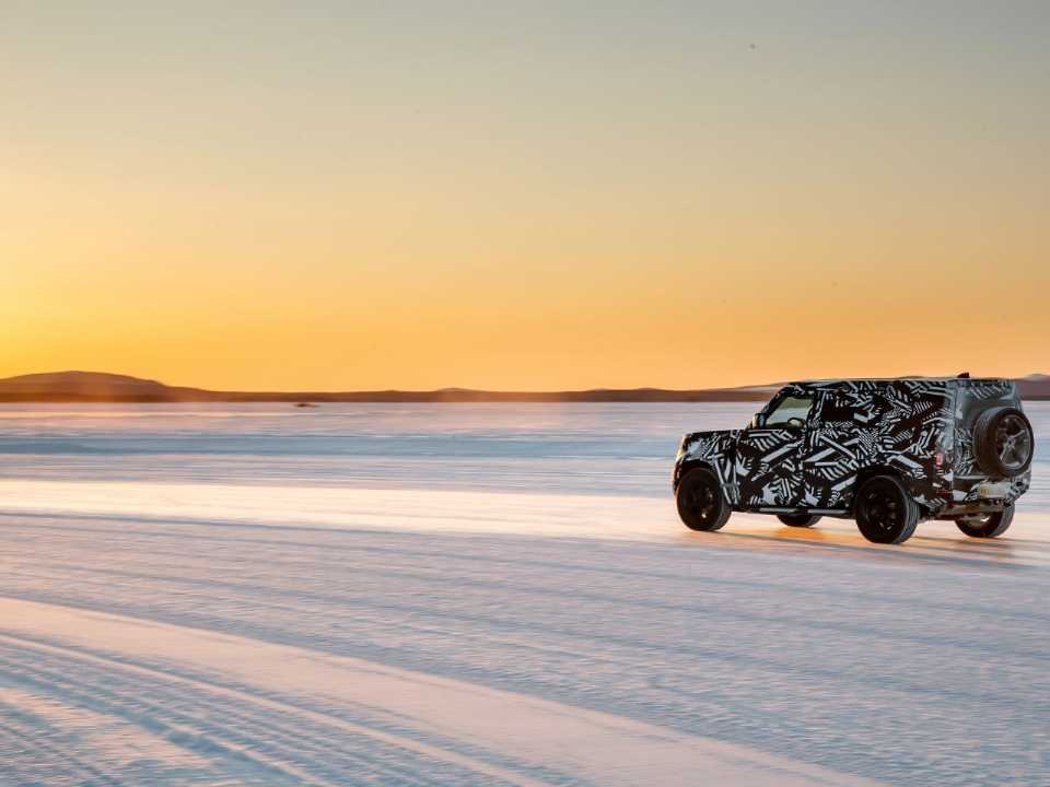 Land Rover�Defender 2020 - �ngulo traseiro