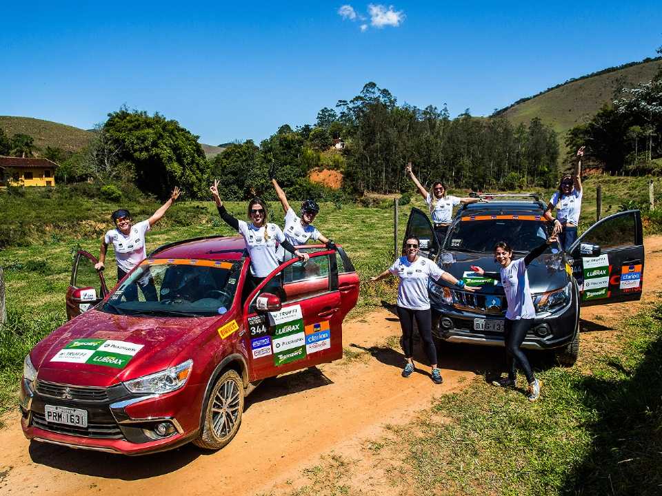 Participantes do rali de estratégia Mitsubishi Outdoor