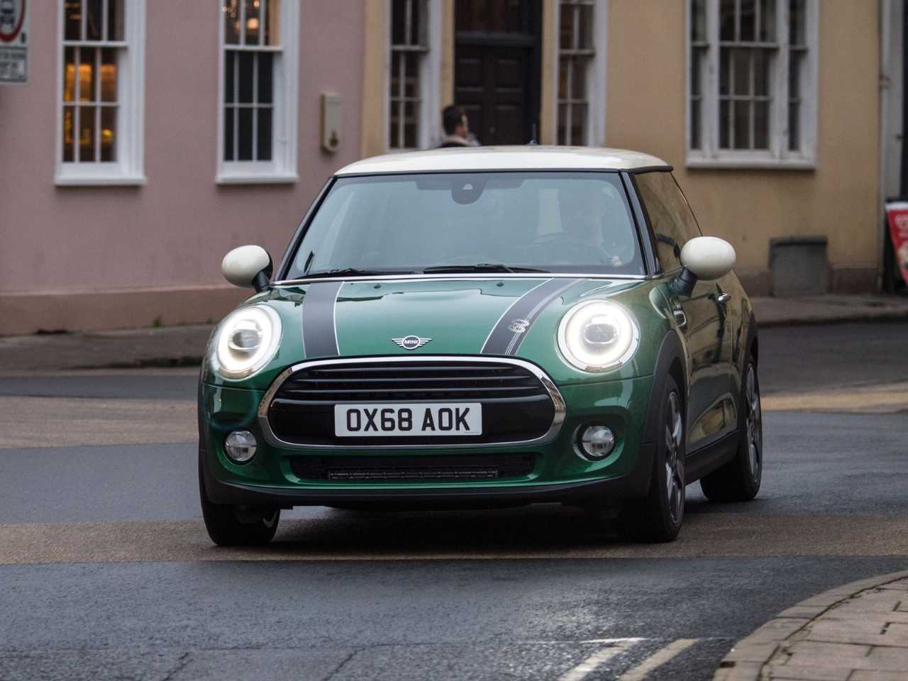 Mini�Hatch 3 portas 2020 - �ngulo frontal