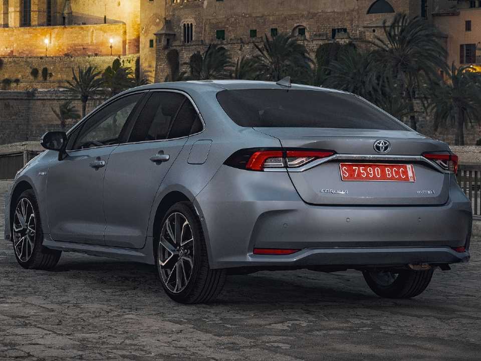 Acima o Toyota Corolla Sedan 2019 vendido na Europa Acima o Toyota Corolla Sedan 2019 vendido na Europa