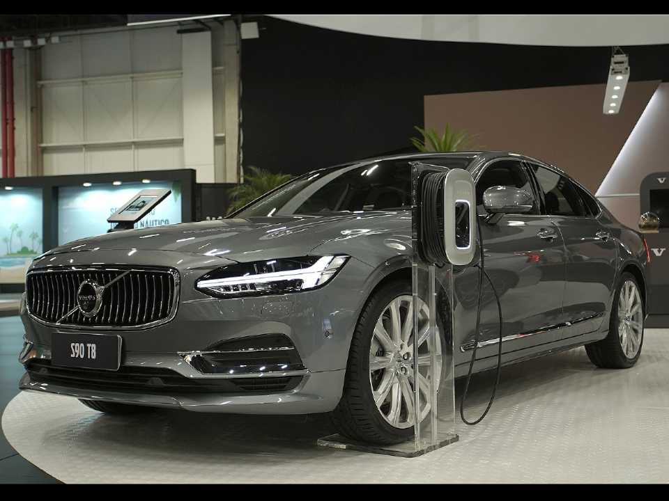 Acima o Volvo S90 T8 híbrido Acima o Volvo S90 T8 híbrido