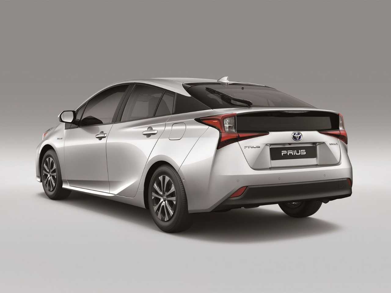 ToyotaPrius 2019 - ngulo frontal