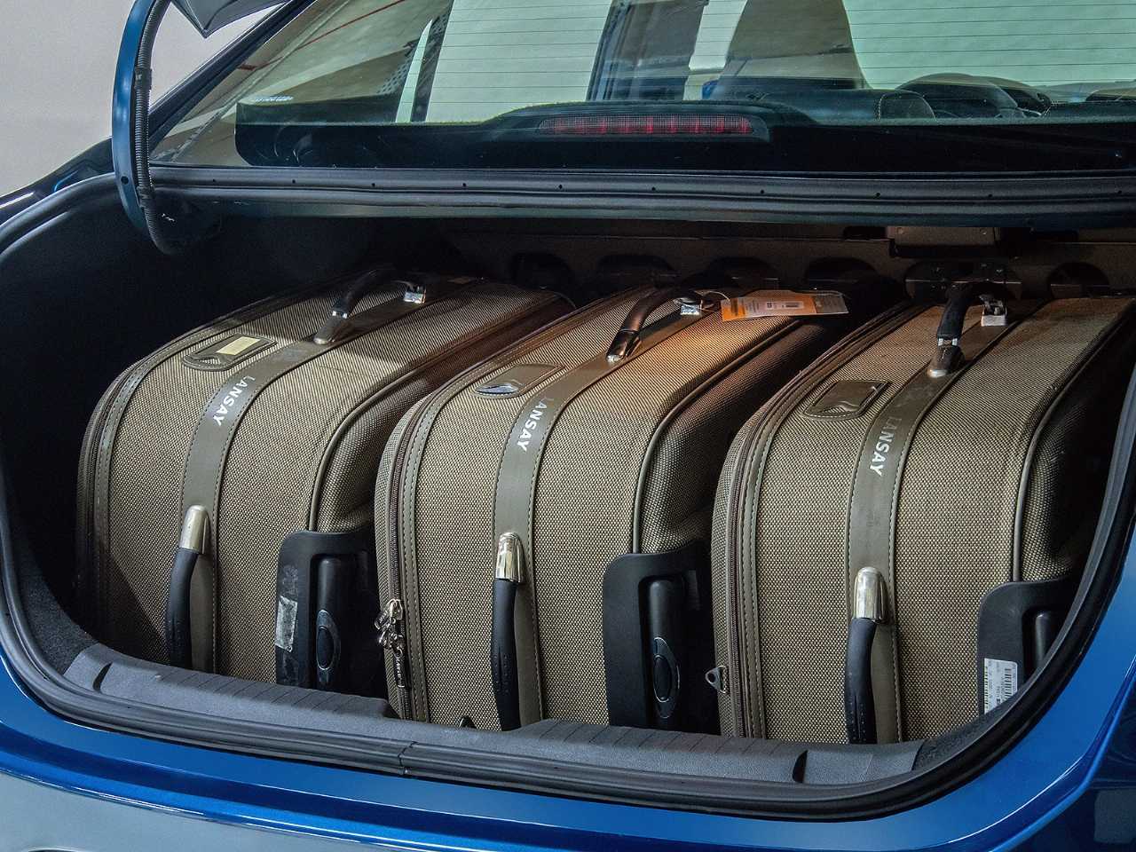 ChevroletOnix Plus 2020 - porta-malas