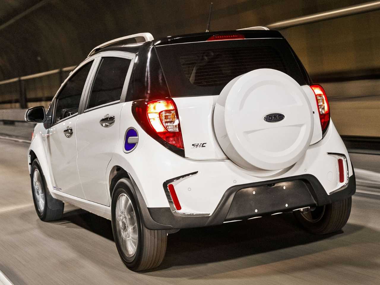 JAC�iEV 20 2020 - �ngulo traseiro