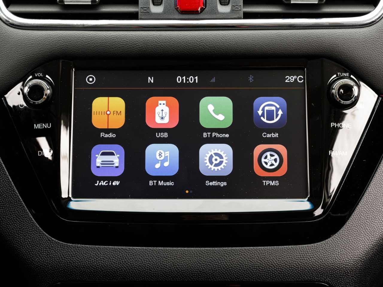JAC�iEV 40 - Foto 17 de 23 - 1600 x 1200 pixels2020 - console central