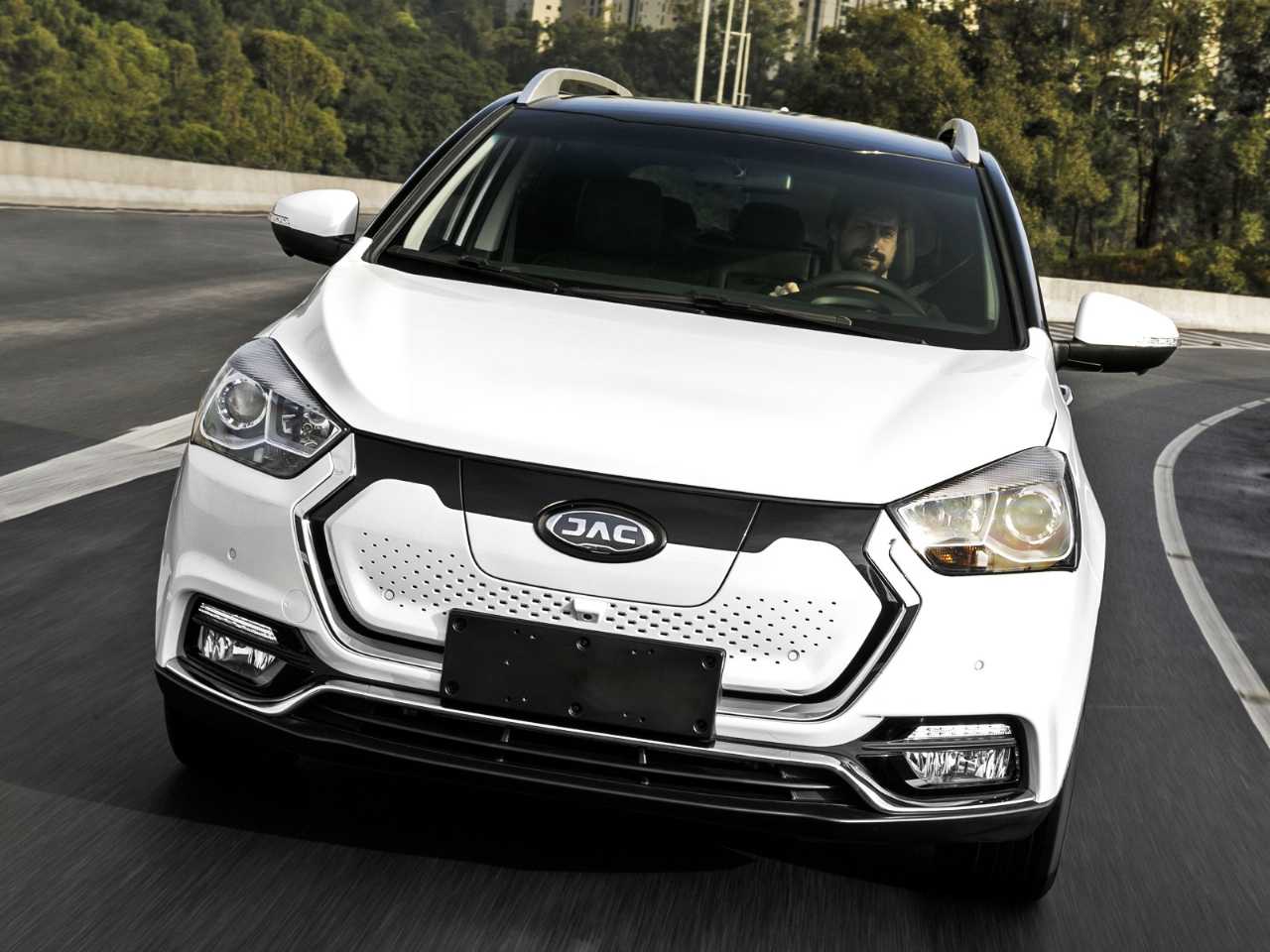 JAC�iEV 40 2020 - frente
