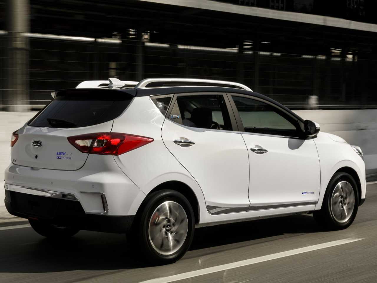JAC�iEV 40 2020 - �ngulo traseiro