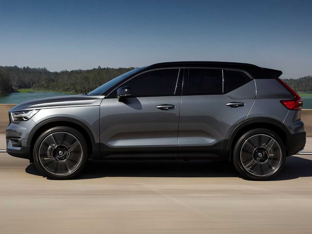 VolvoXC40 2020 - lateral
