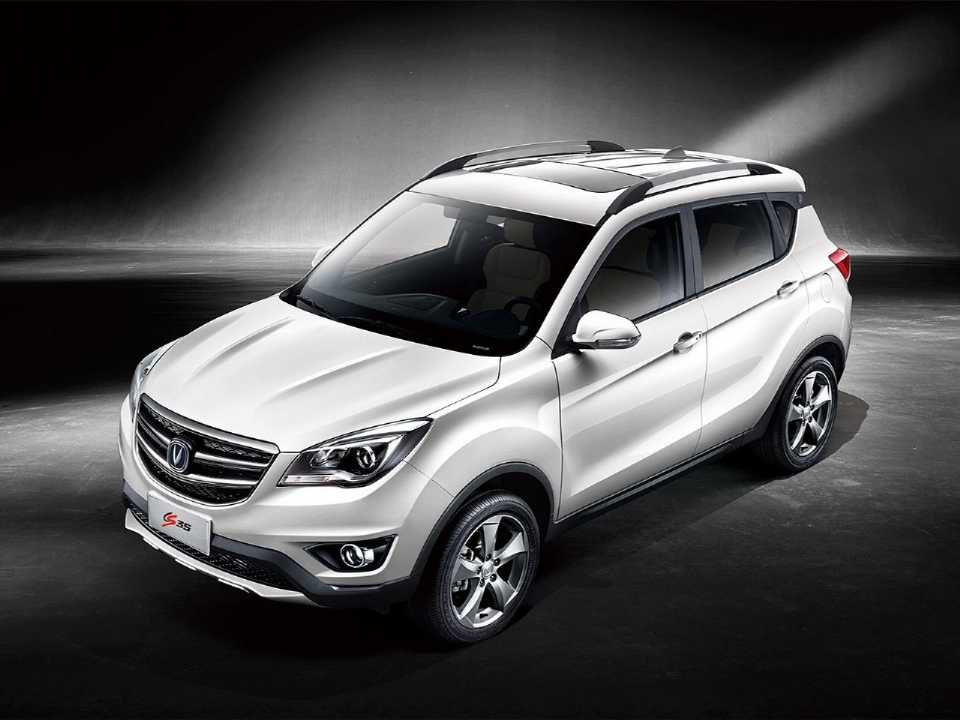 Com porte menor, o Changan CS35 é uma alternativa mais acessível aos SUVs compactos Com porte menor, o Changan CS35 é uma alternativa mais acessível aos SUVs compactos