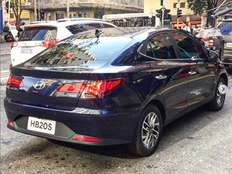 Flagra publicado no Instagram antecipando a nova geração do Hyundai HB20S Flagra publicado no Instagram antecipando a nova geração do Hyundai HB20S